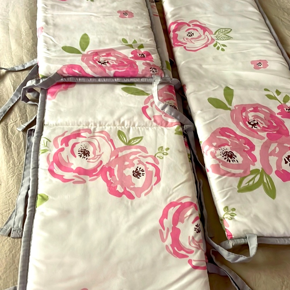 Crib bumper with matching sheet